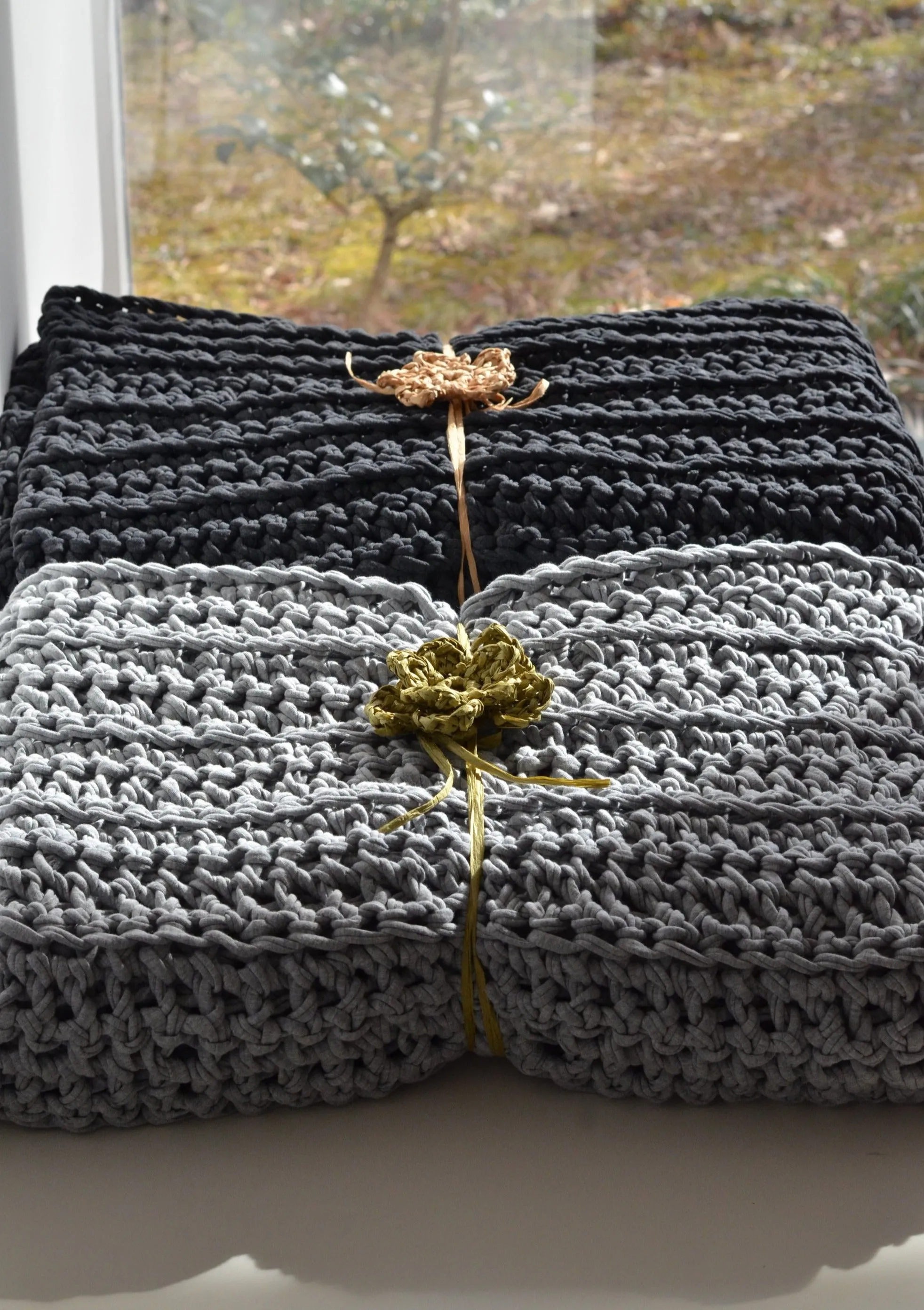 Crocheted Flowers with Natural Raffia Paper String